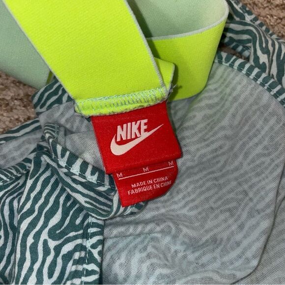 🏷️ 5 for $25 - Nike Tank - Picture 5 of 7